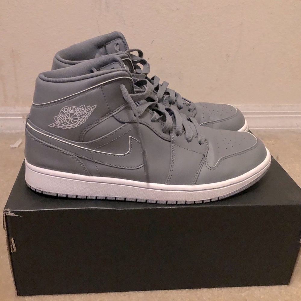 Jordan 1 mid Wolf Grey size 10.5